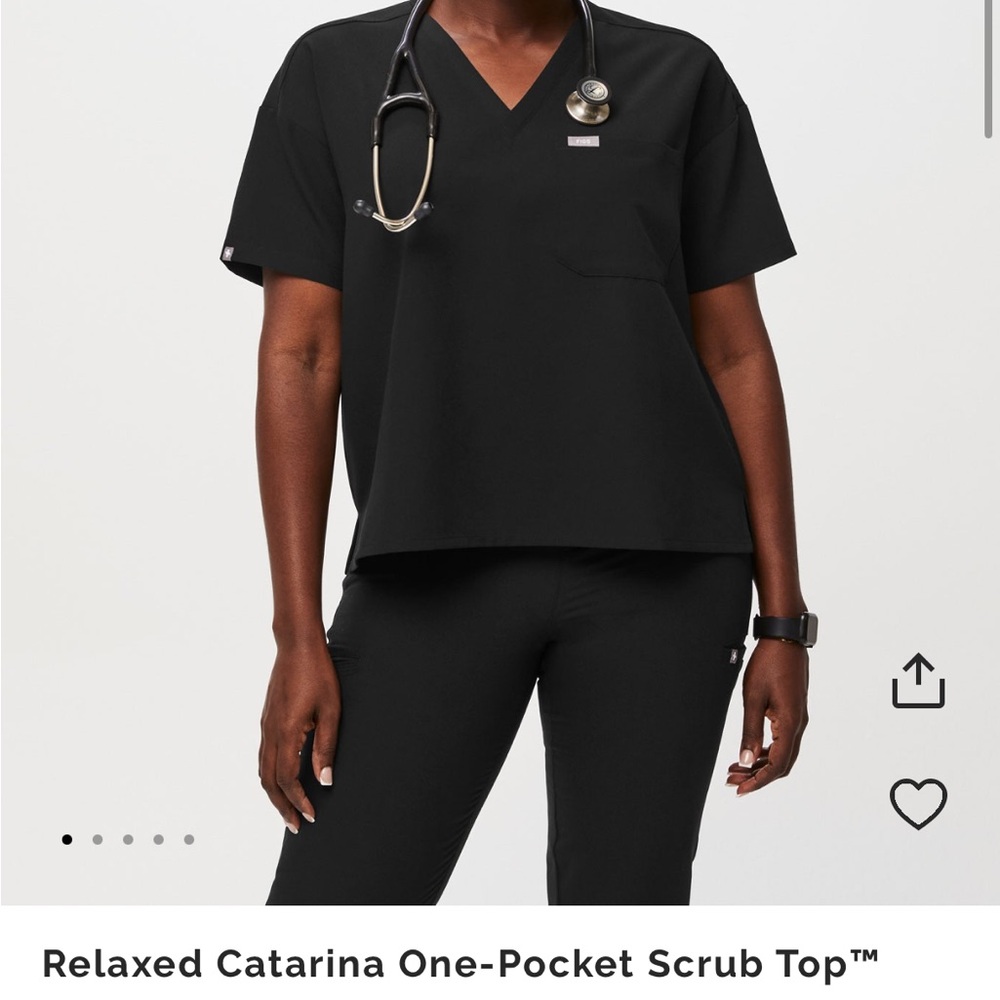 Relaxed Catarina One-Pocket Scrub Top